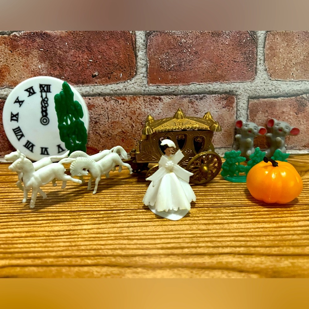 Vintage Princess Cake Topper. Cinderella style, QUINCEANERA, Princess Party